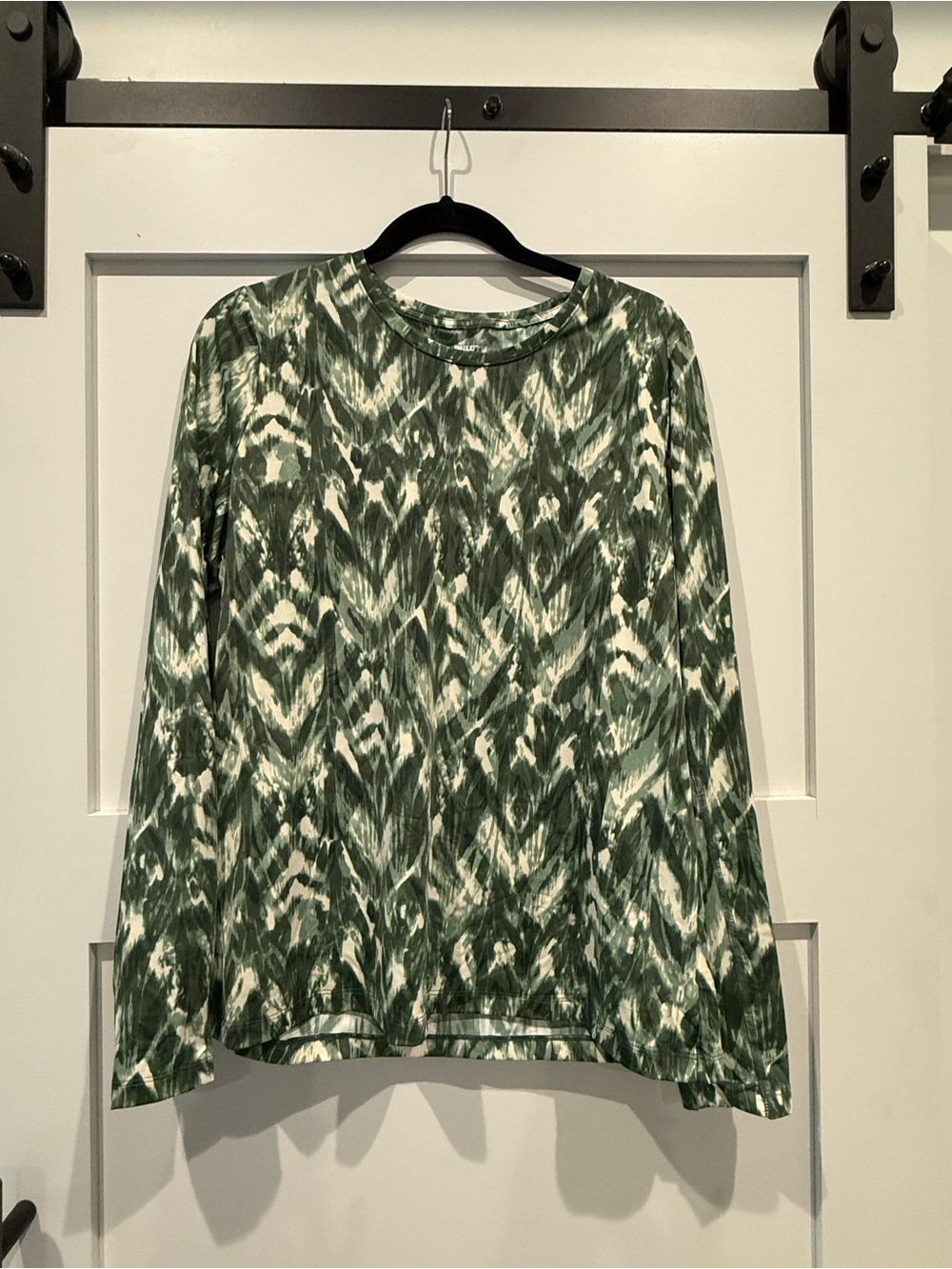 Duluth Trading Co Green and Cream Long-Sleeve Patterned Tee UPF 50 sun protecti
